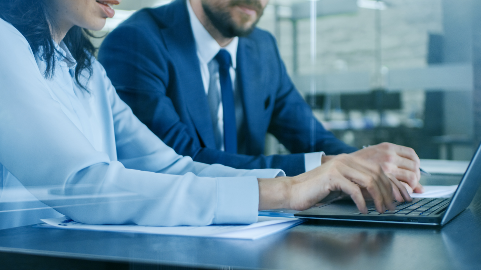 Female business woman consulting with a couple
